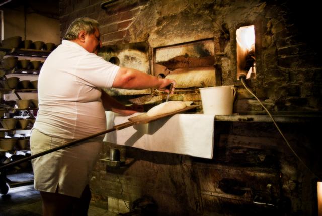 Hagyományos fatüzeléses kemencés pékség Pilisen 2 Hagyományos fatüzeléses kemencés pékség Pilisen 2